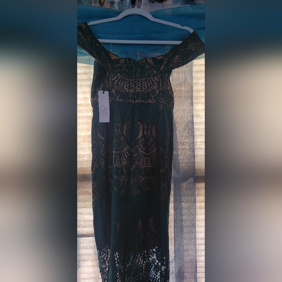 Elegant Green Lace Off-Shoulder Dress - Picture 6 of 6